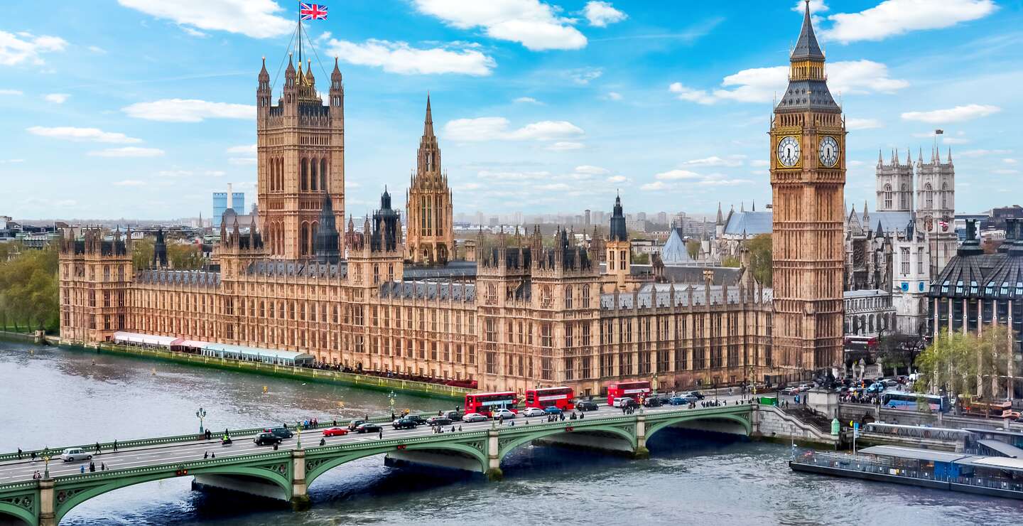 Blick auf die Houses of Parliament in London | © Gettyimages.com/Vladislav Zolotov