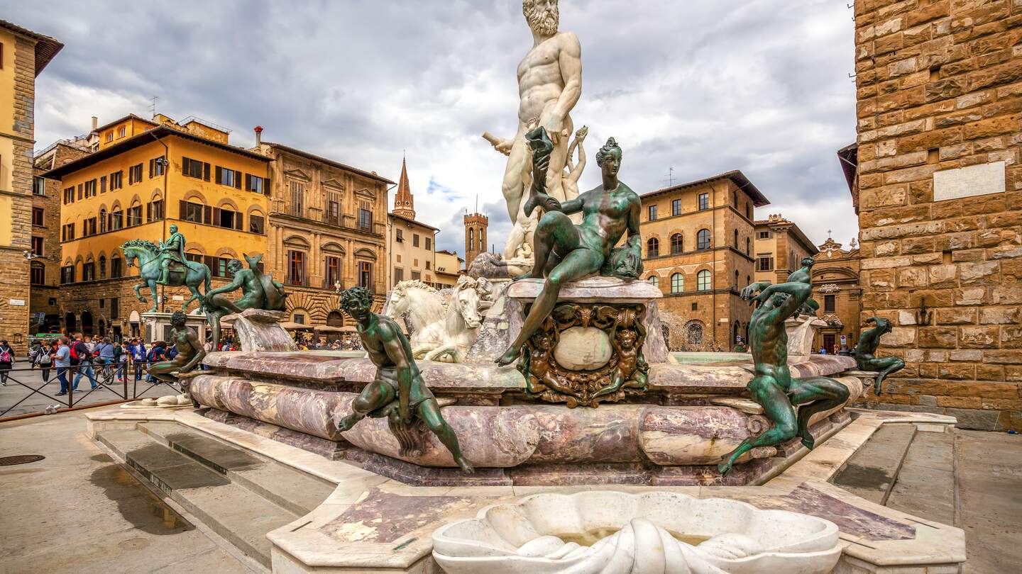 Neptunbrunnen auf der Piazza della Signoria in Florenz | © Gettyimages.com/Sazonoff