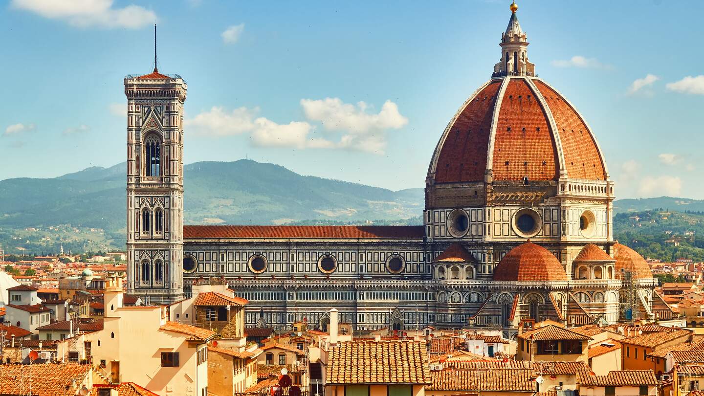 Blick auf die Duomo Santa Maria Del Fiore in Florenz | © Gettyimages.com/Flory