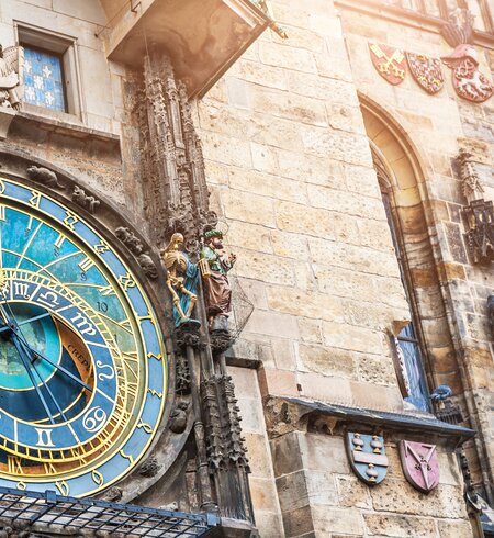 Historische, mittelalterliche, astronomische Uhr auf dem Altstädter Ring in Prag | © Gettyimages.com/Olga_Gavrilova