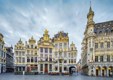 Mittelalterliche Gebaeude des Grand Place Square in Bruessel | © Gettyimages.com/tunart