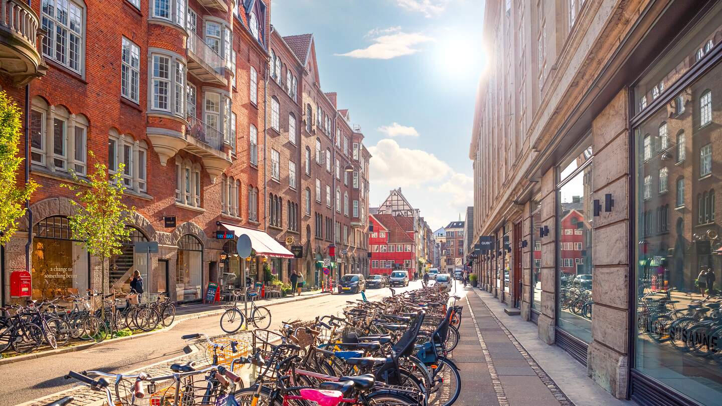 Eine schoene Strasse in der Altstadt von Kopenhagen | © Gettyimages.com/Viacheslav Chernobrovin