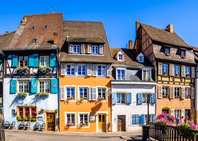 Beruehmte Altstadt mit historischen Fachwerkfassaden in Colmar | © Gettyimages.com/FooTToo