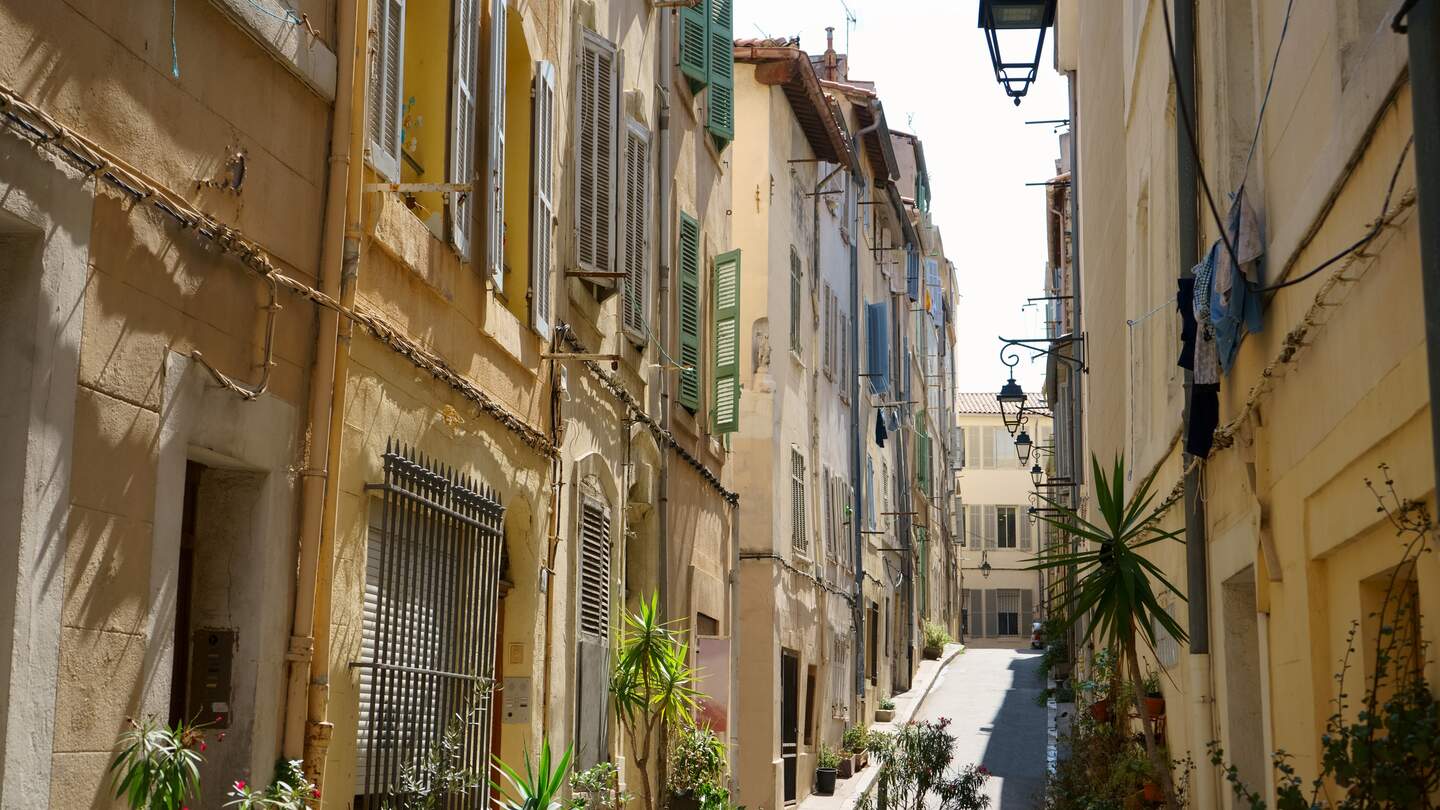 Strasse im Quartier Panier der der Altstadt in Marseille | © Gettyimages.com/elvirkin