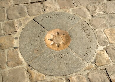 Point Zero des Route in Paris auf dem Boden | © gettyimages.com/legacyimagesphotography