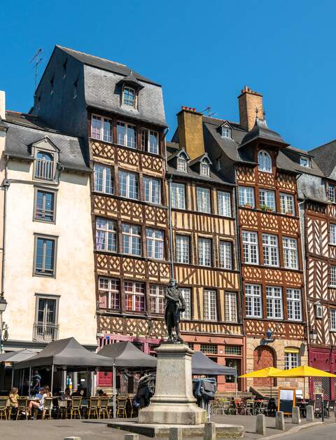 Traditionelle Fachwerkhäuser in der Altstadt von Rennes - Bretagne, Frankreich | © GettyImages.com/	Leonid Andronov