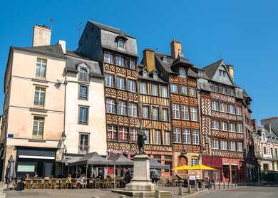 Traditionelle Fachwerkhäuser in der Altstadt von Rennes - Bretagne, Frankreich | © GettyImages.com/	Leonid Andronov