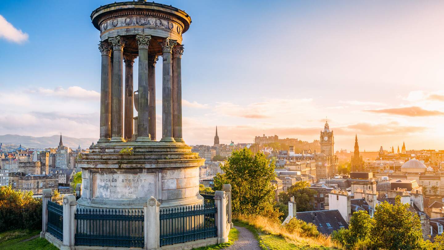 Edinburgh Calton Hill | © Gettyimages.com/George Clerk