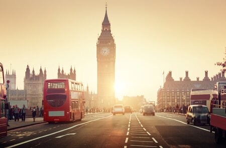 Westminster Bridge bei Sonnenuntergang, London | © Gettyimages.com/IakovKalinin