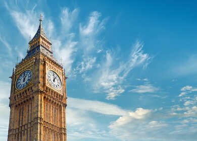 Glockenturm Big ben an einem sonnigen Tag | © Gettyimages.com/anyaivanova