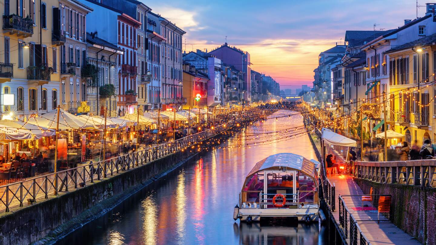 Naviglio Grande Kanal in Mailand, Italien, bei Sonnenuntergang | © Gettyimages.com/xantana
