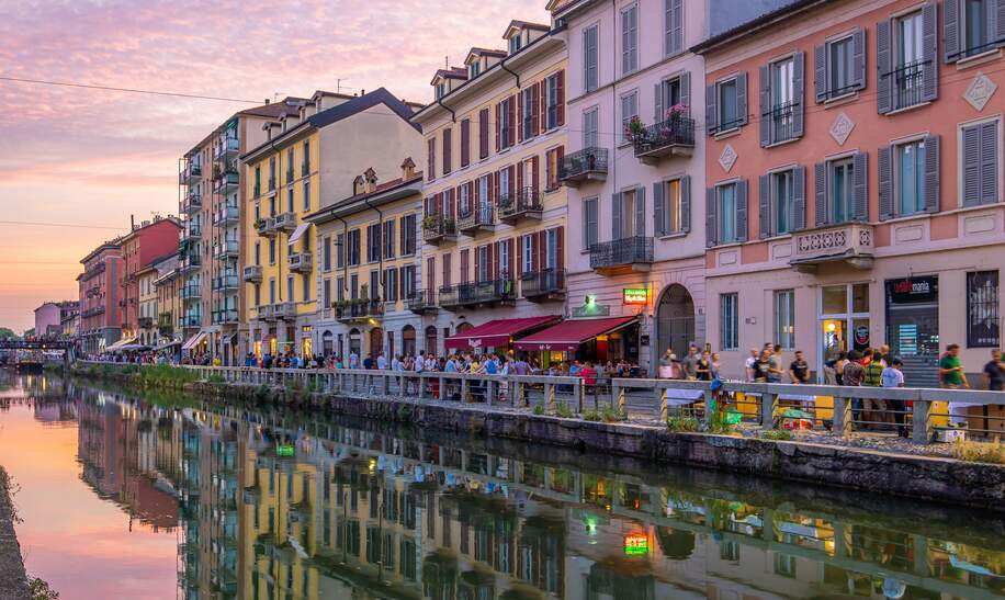 Besuchtes Viertel Naviglio Grande bei Sonnenuntergang | © Gettyimages.com/f11photo