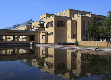 Außenansicht von dem Gemeentemuseum in Den Haag | © Gettyimages.com/GAPS