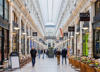 Blick auf das alte Einkaufszentrum Haagsche Passage im Stadtzentrum von Den Haag, Niederlande  | © Gettyimages.com/DutchScenery