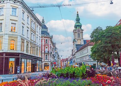Stadtbild der Einkaufsstraße Herrengasse in Graz | © Gettyimages.com/blackphoenix1980