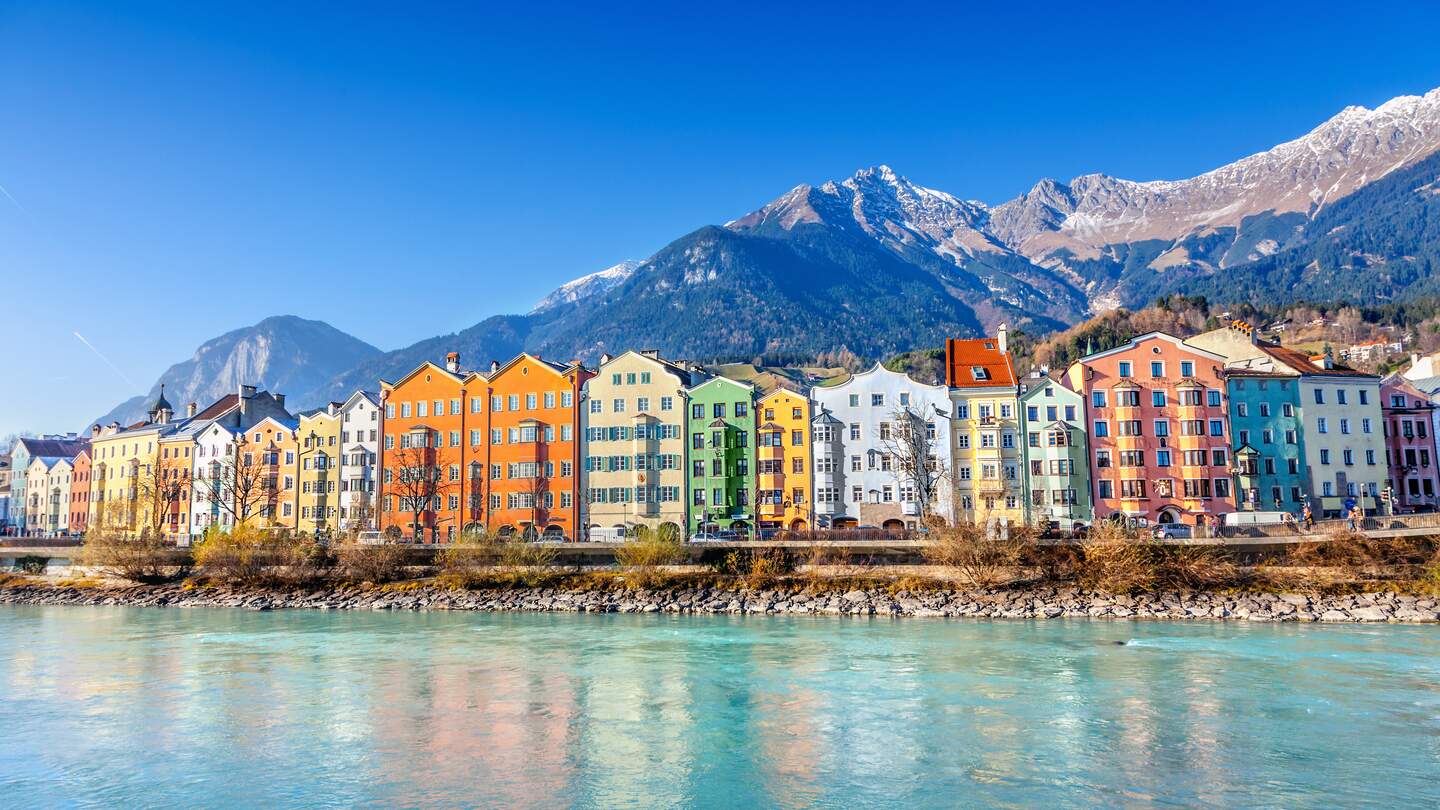 Innsbruck Oesterreich Berg- Stadtpanorama | © Gettyimages.com/adisa