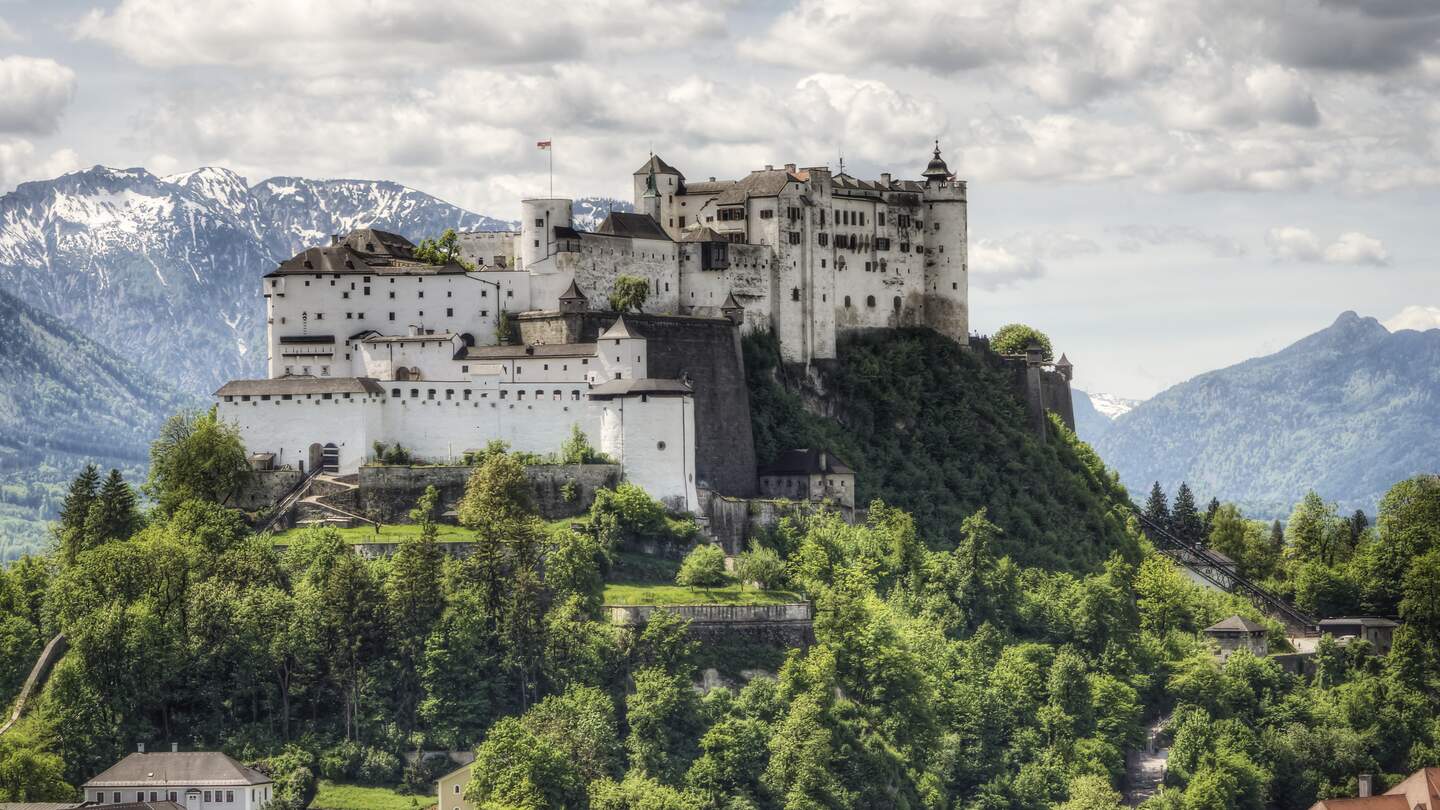 Blick auf die Festung Hohensalzburg in Salzburg | © Gettyimages.com/DaveLongMedia
