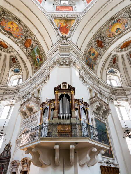 Innenansicht des Salzburger Kathedrale in Oesterreich | © Gettyimages.com/gregobagel