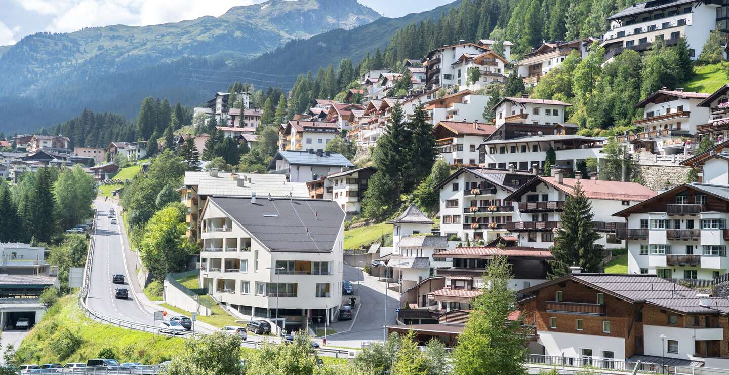 St. Anton am Arlberg in Österreich | © GettyImages.com/CAHKT