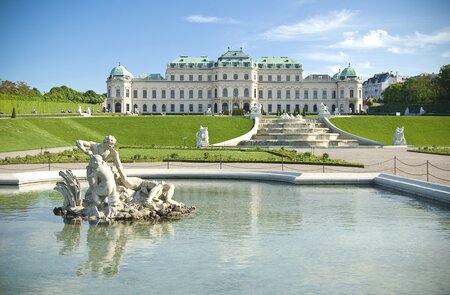Schloss Oberes Belvedere, bei schoenem Wetter in Wien | © Gettyimages.com/Yarchyk
