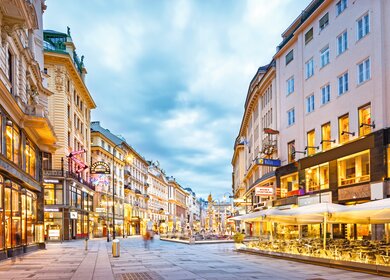Graben, eine der beruehmtesten Einkaufsstrassen in der Wiener Innenstadt | © Gettyimages.com/benedek