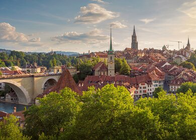 Blick auf die Stadt Bern an einem Sommerabend | © Gettyimages.com/Marcus Lindstrom