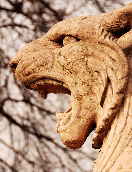 Bild dieser TigerwEchterstatue, aufgenommen am Monument Brunswick-Standort in Genf am Square des Alpes | © Gettyimages.com/sivarock