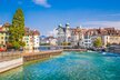 schoene Aussicht auf das historische Stadtzentrum von Luzern mit der beruemten JesuitkircheSt. Franz Xaver | © gettyimages.com/bluejayphoto
