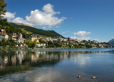 Blick auf St. Moritz in der Schweiz | © Gettyimages.com/yuelan