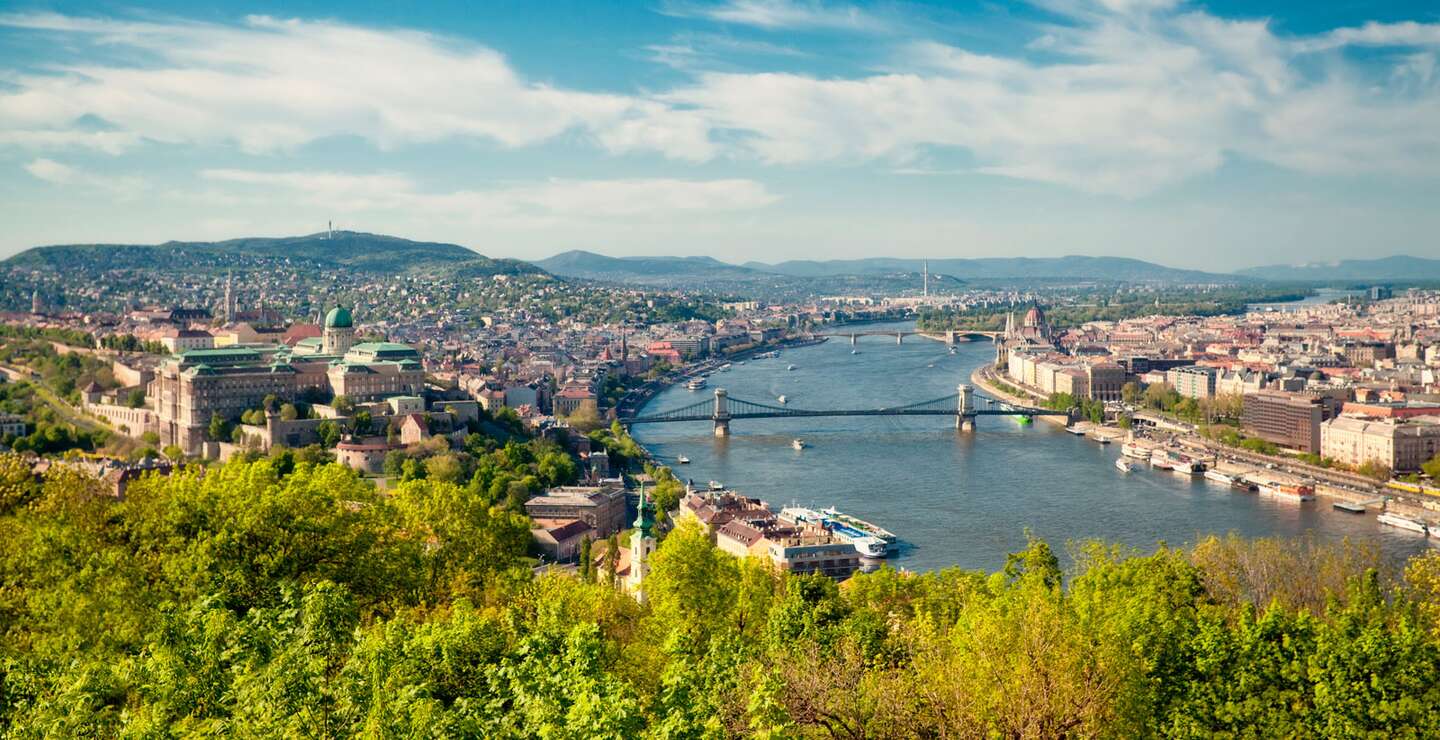 Blick auf das Panorama der Stadt Budapest mit der Donau | © Gettyimages.com/focusstock