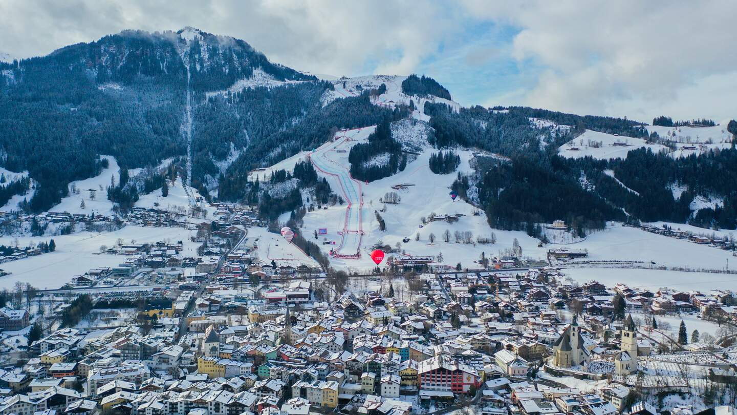 Abfahrt und Ziel des jährlichen Hahnenkamm-Rennens im Skifahren in Kitzbühl | © Gettyimages.com/Felix Gerber