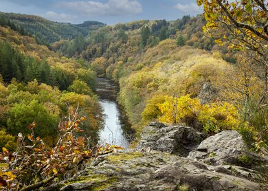 Klippe in Le Herou in der Nähe des Flusses Ourthe im Wald der Ardennen in Wallonien, Belgien | © © Gettyimages.com/FrankyDeMeyer