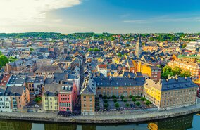 historisches Zentrum der Stadt Namur mit Uferpromenade des Flusses Sambre,Wallonische Region, Belgien | © gettyimages.com/AliaksandrAntanovich