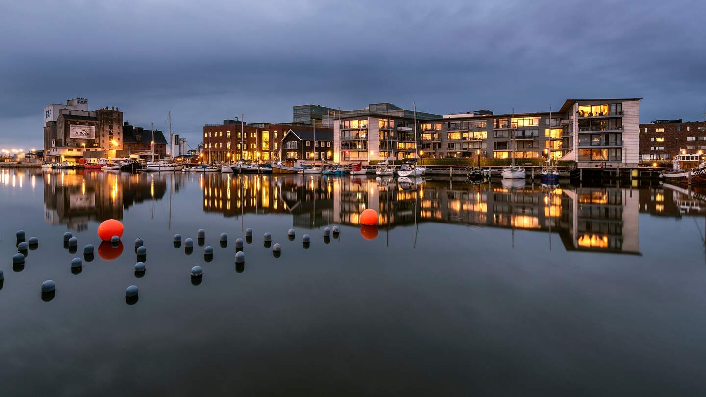 Stadtkomplex am Hafen von Odense, Dänemark | © Gettyimages.com/thomasmorkeberg