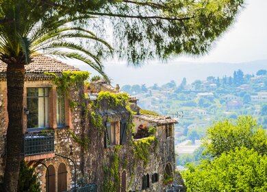 Altstadt von Cagnes-sur-Mer der Cote d'Azur mit strahlendem Sonnenschein | © Gettyimages.com/spooh