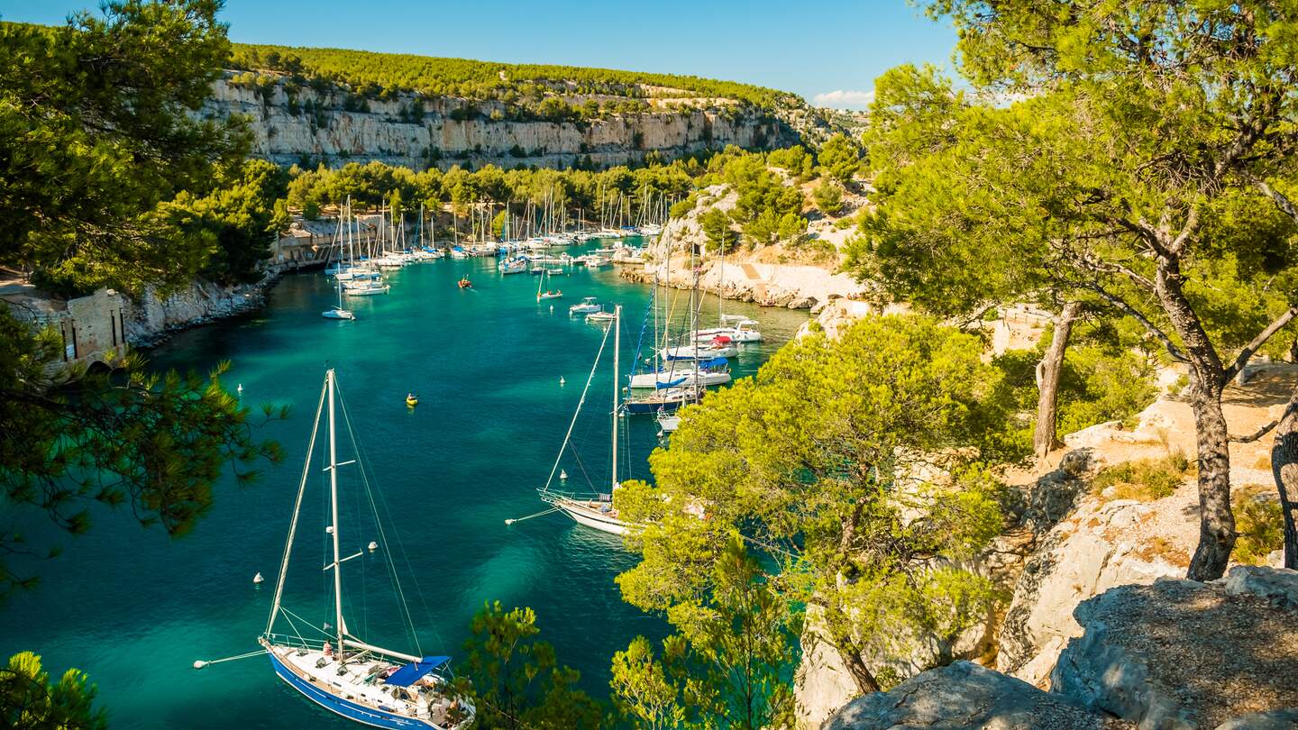 Calanque de Port Miou - Fjord in der Nähe von Cassis Village in Frankreich | © Gettyimages.com/pszabo