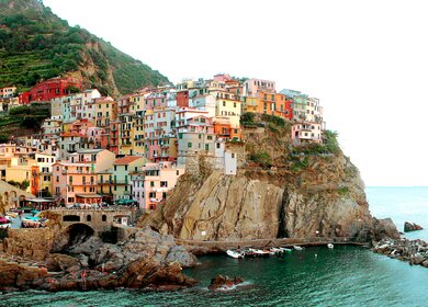 Panoramablick der Manarola in Cinque Terre  | © © Gettyimage/ThinhAit
