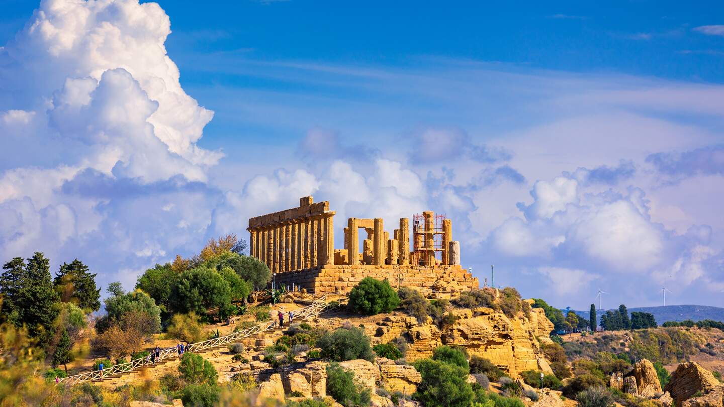 Der griechische Tempel von Juno im Tal der Tempel, Agrigent, Italien. Juno-Tempel, Tal der Tempel, Agrigento, Sizilien. | © Gettyimages.com/daliu