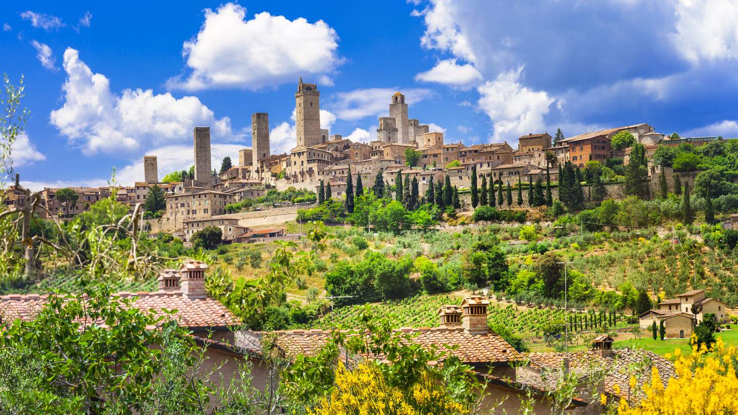 Blick auf San Gimignano in der Toskana | © Gettyimages.com/Freeartist