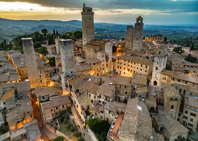 Luftaufnahme von San Gimignano, Toskana, Italien | © GettyImages.com/	monticelllo