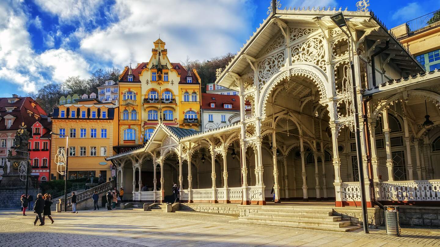 Karlsbad, die berühmte Kurstadt in Westboehmen, sehr beliebtes Touristenziel in der Tschechischen Republik | © Gettyimages.com/Xantana