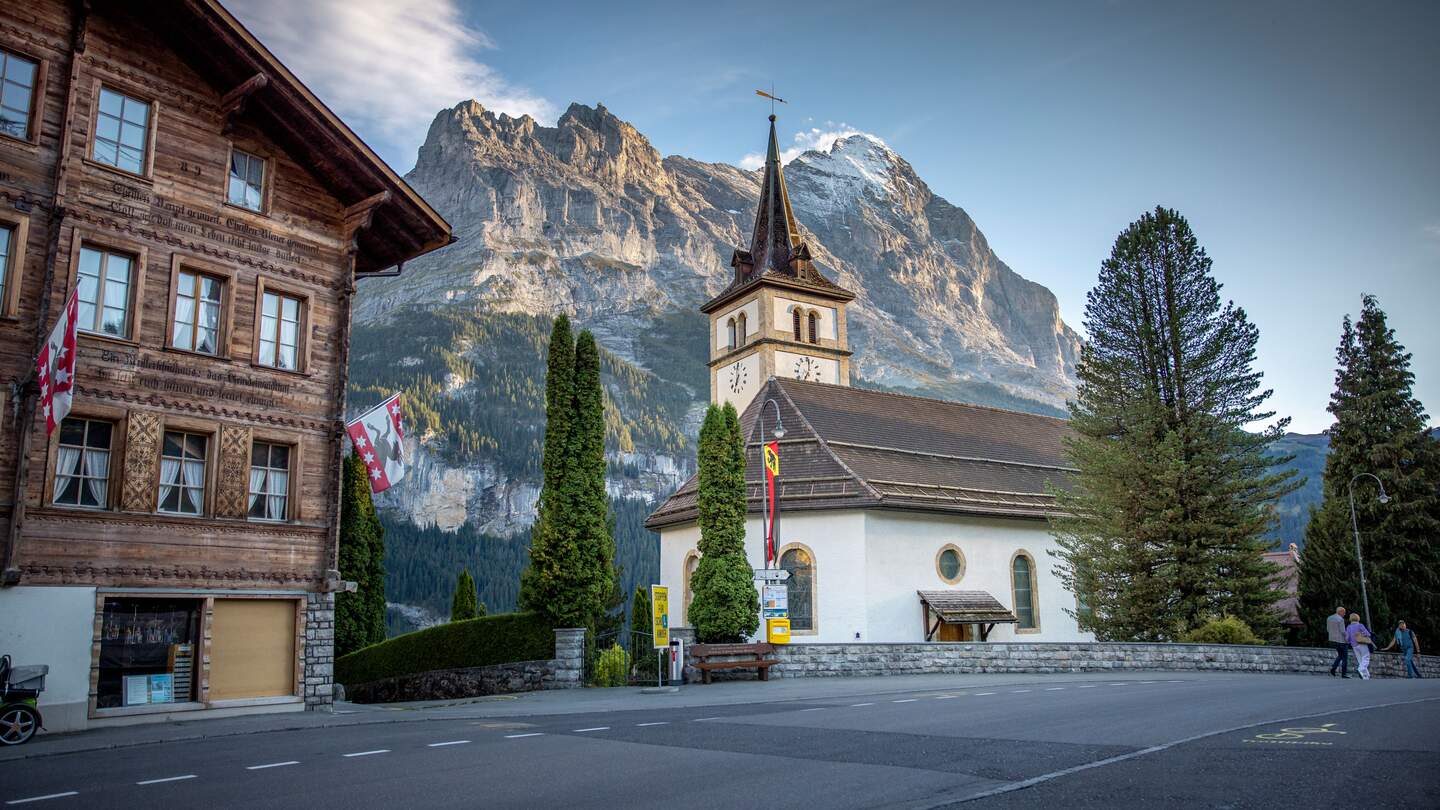 Eine Kapelle an einem Berghang in Grindelwald, Schweiz | © Jungfrau Region Tourismus AG