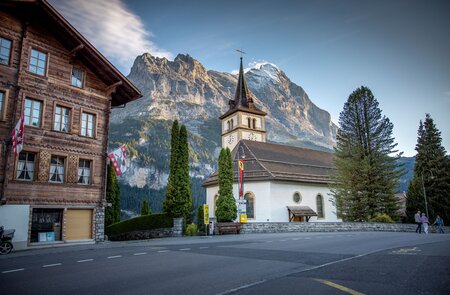 Eine Kapelle an einem Berghang in Grindelwald, Schweiz | © Jungfrau Region Tourismus AG