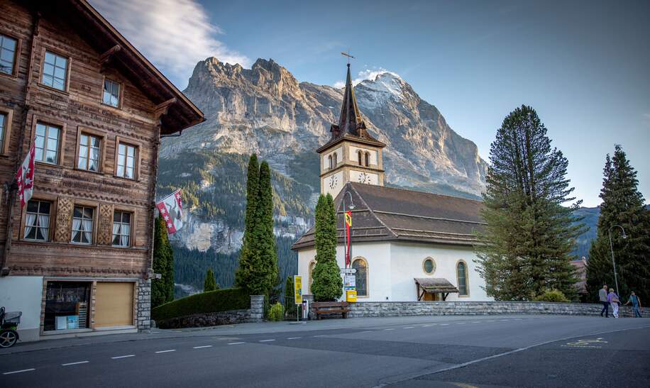 Eine Kapelle an einem Berghang in Grindelwald, Schweiz | © Jungfrau Region Tourismus AG