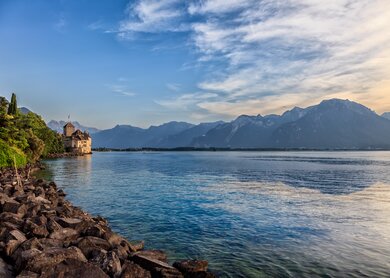 Blick auf das Schloss Chillon und den Genfersee | © Gettyimages.com/GoranQ