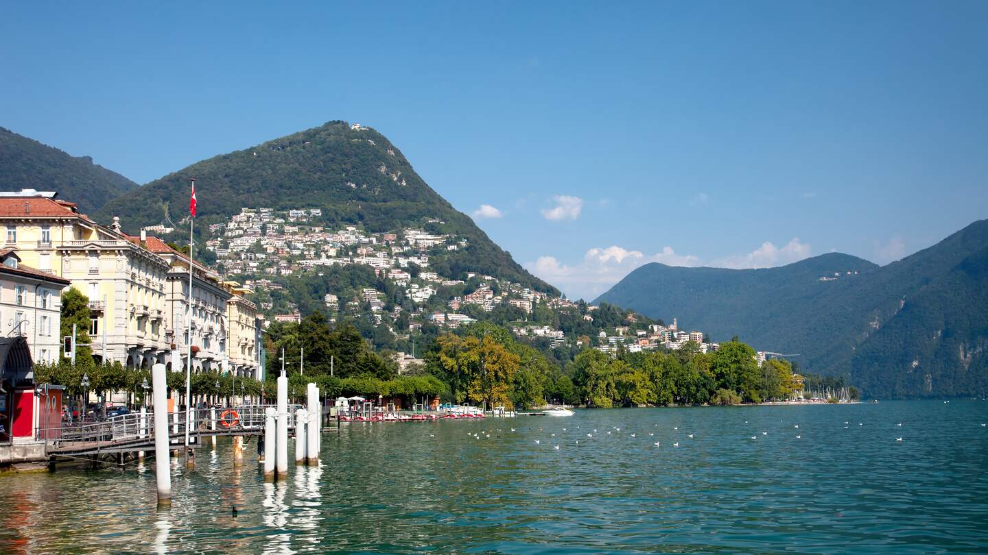 der Stadt Lugano mit dem Berg San Salvatore am LuganerSee im Kanton Tessin in der Schweiz | © gettyimages.com/97