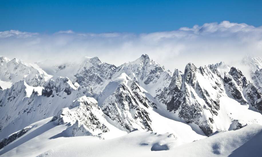 blick ueber nebelige berge vom titlis, engelberg, Schweiz. 3200m ueber dem Meeresspiegel. | © Gettyimages.com/35007