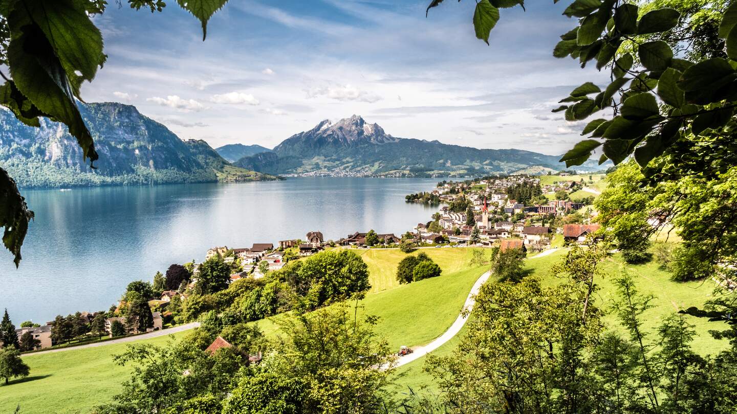 Sicht auf Vierwaldstaettersee, Weggis und Pilatus, Schweiz | © Gettyimages.com/markusthoenen