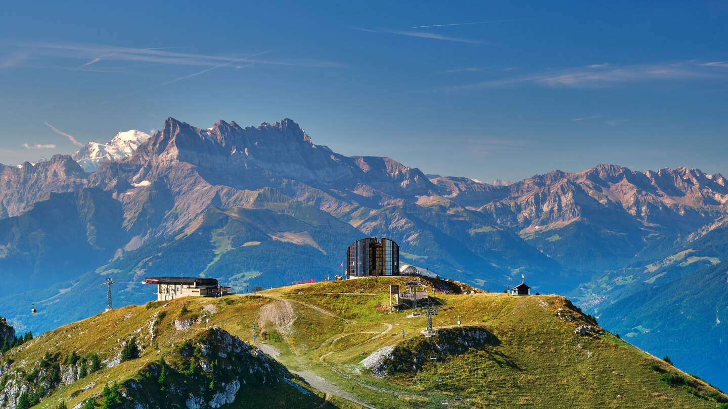 Schweizer Bergwelt im Kanton Waadt Drehrestaurant Kuklos | © visualps Schweizer Bergwelt im Kanton Waadt Drehrestaurant Kuklos | © visualps