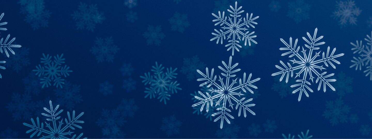 Weiße Schneeflocken auf einem blauen Hintergrund | © Nadine Otahal